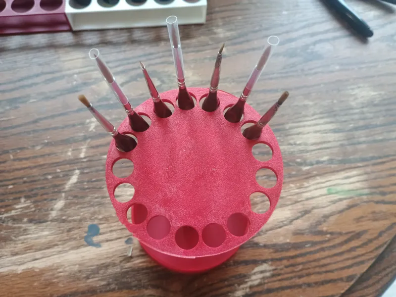 Round paintbrush holder