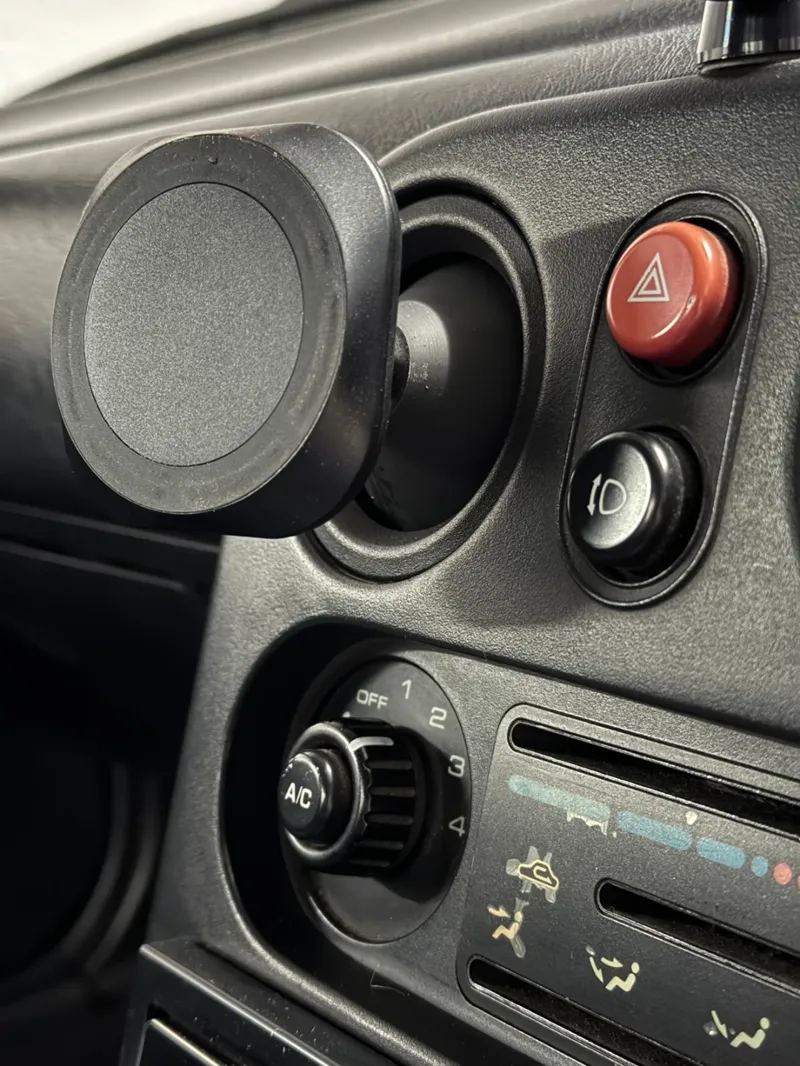 MX5 MK1 & MK2 Vent mod to hold a mag charger