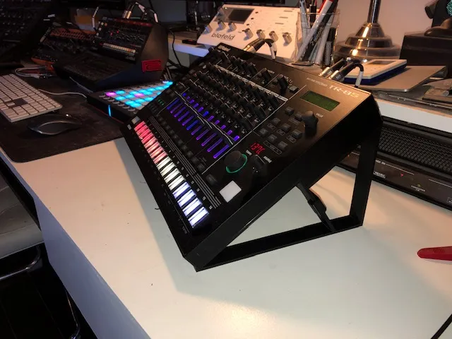 TR-8S Stand