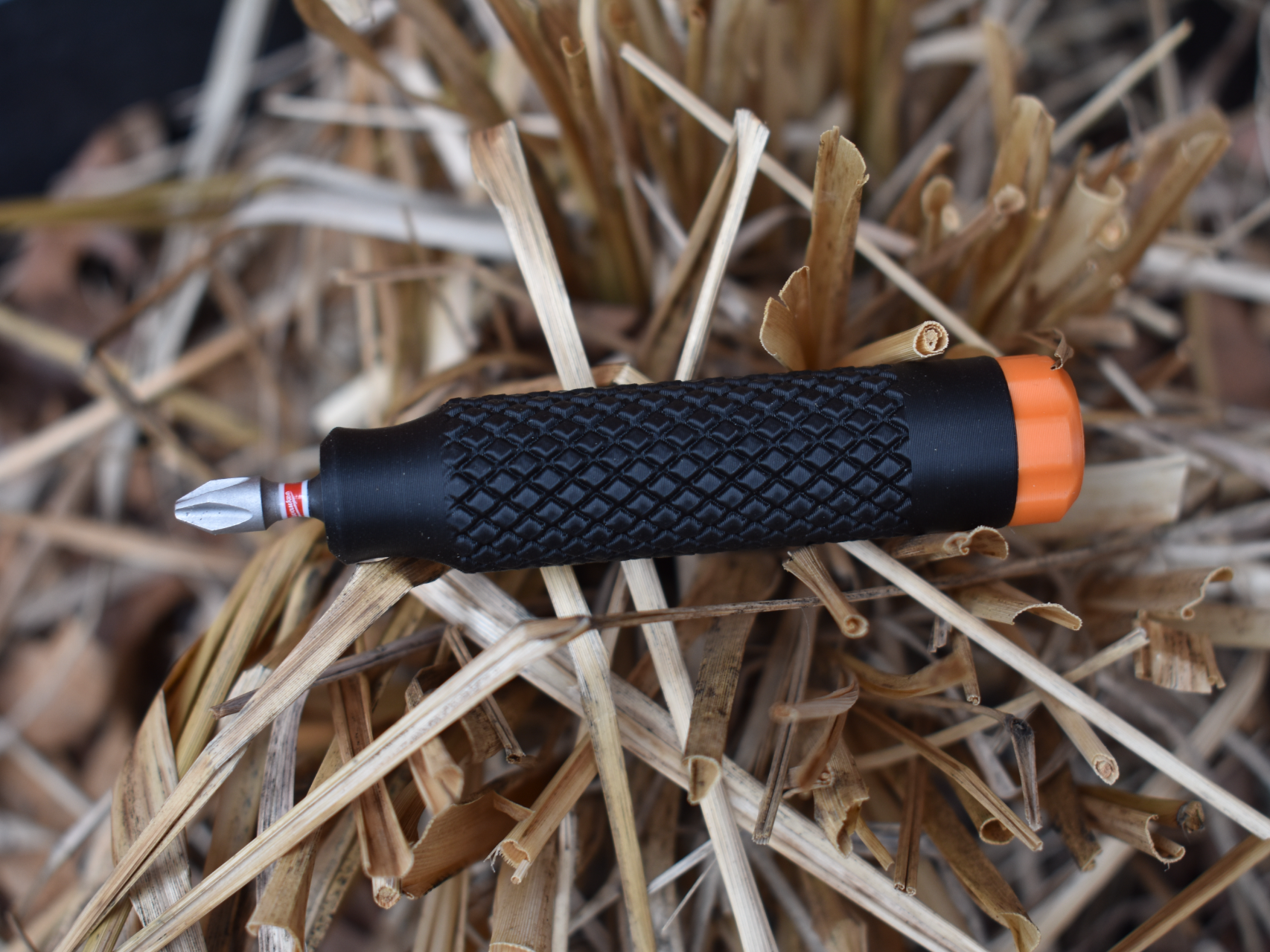 EDC bit driver, in handle bit storage Knurled grip