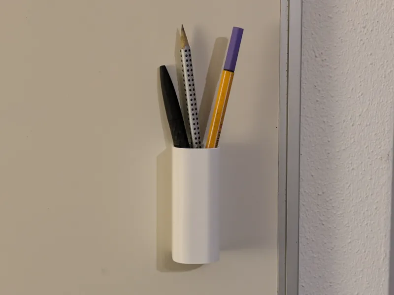 Simple whiteboard pen organizer