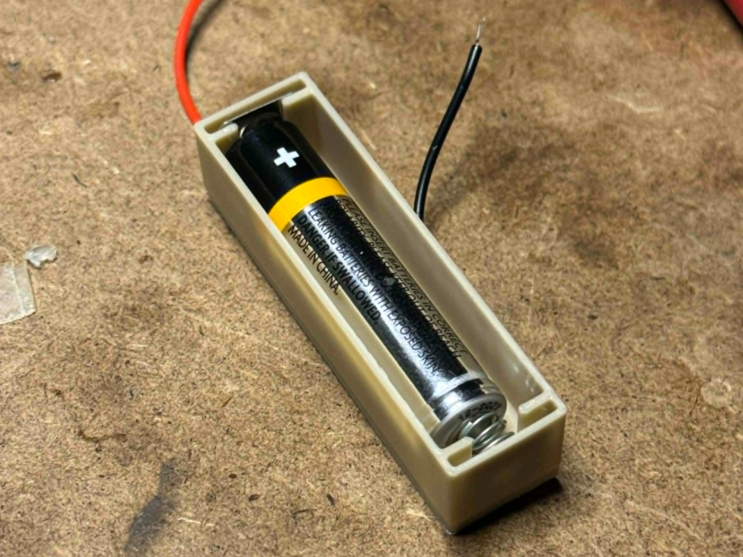 Simple AAA battery housing