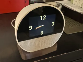 Echo Spot (2024) Stand