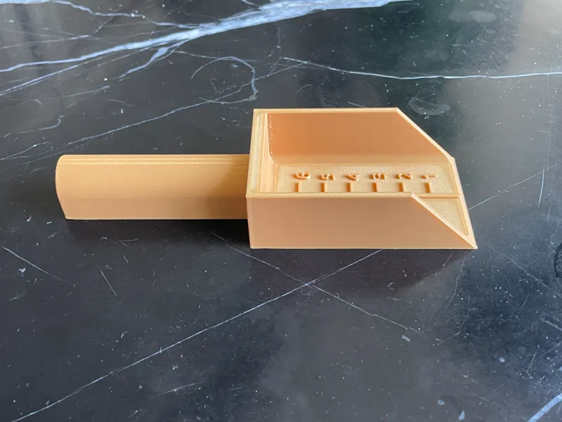 garden shovel with cm and inch