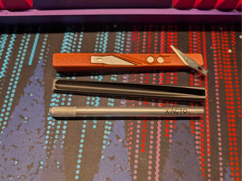 Slim & Compact Magnetic X-ACTO Knife Case