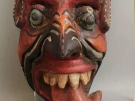 Mascara de Diablo sacando la lengua