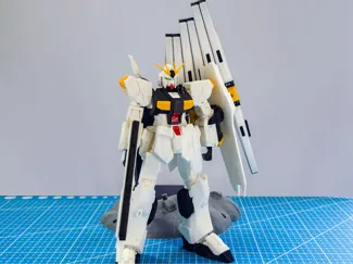 Articulated-figure:1/144 ν Gundam