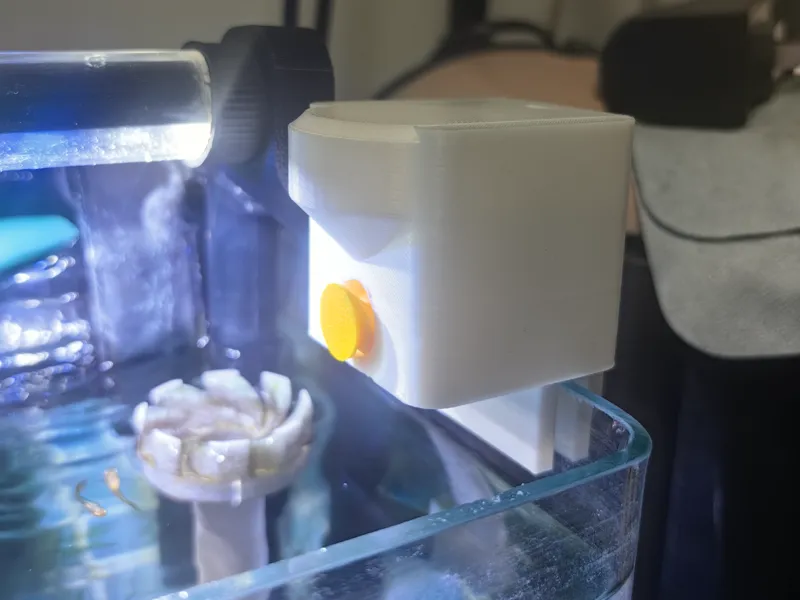 小型鱼缸自动喂食器方形版（可点动控制到秒）