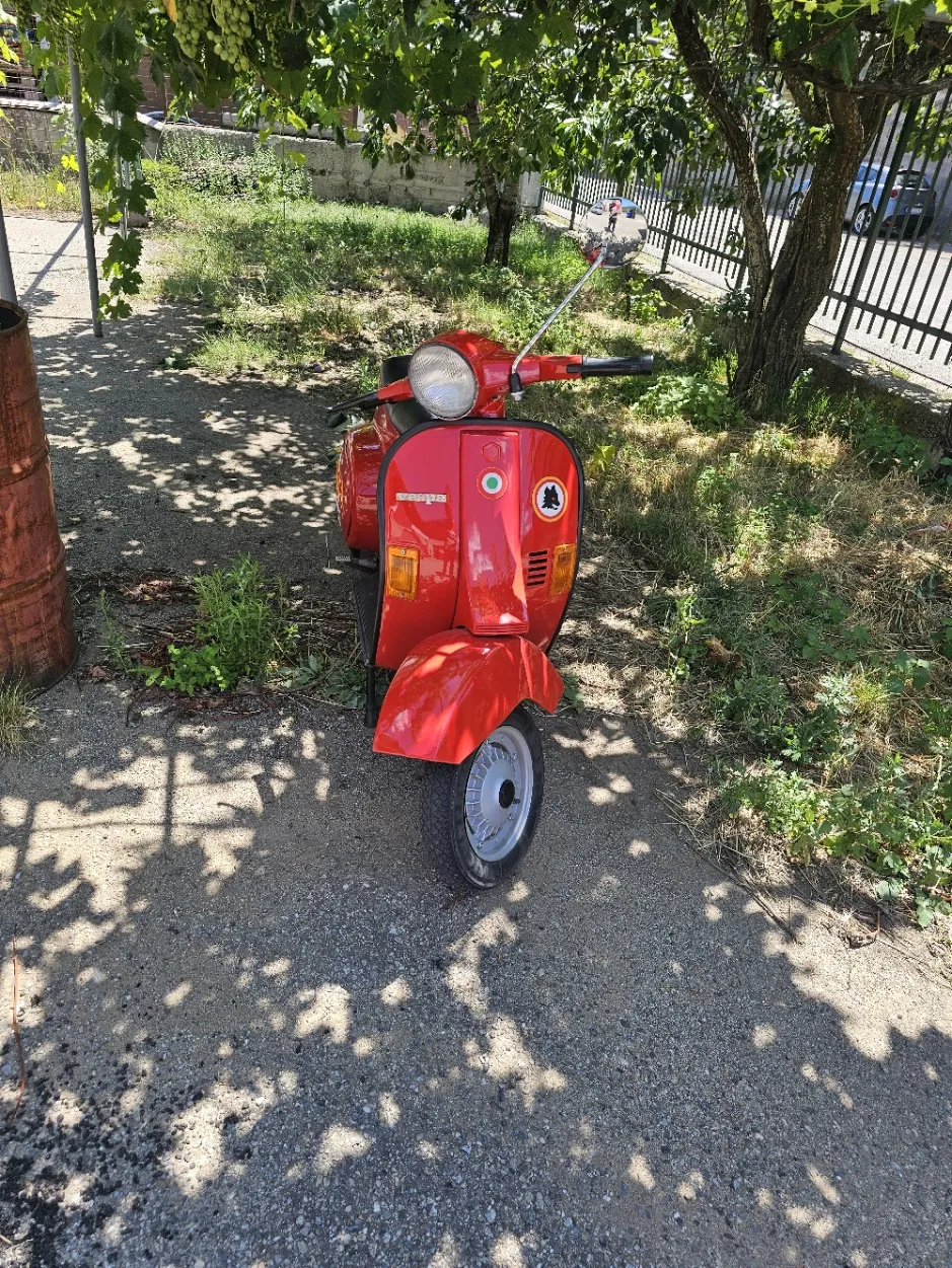 livrea vespa lupacchiotta - as roma view 2