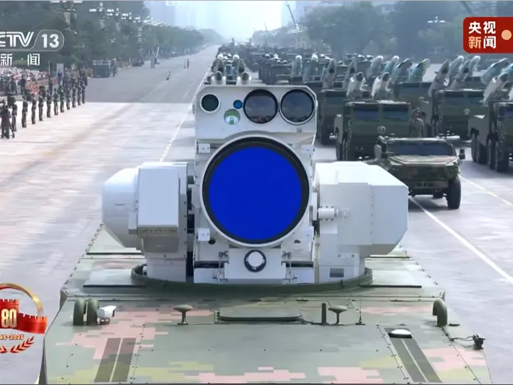 耗时26年打印制作的93阅兵激光武器