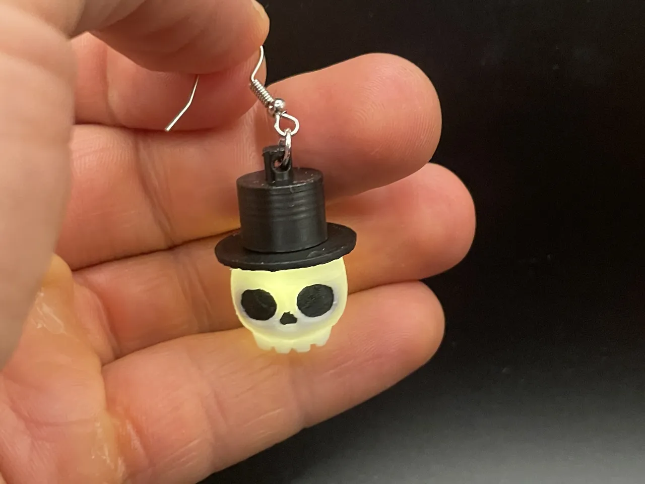Halloween - cute glowing LED skull earring view 4