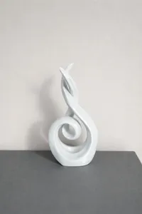 Sculpture abstraite en torsion — photo 3