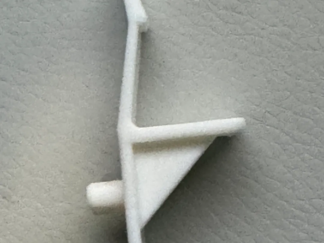 Taquet de fixation pour étagère