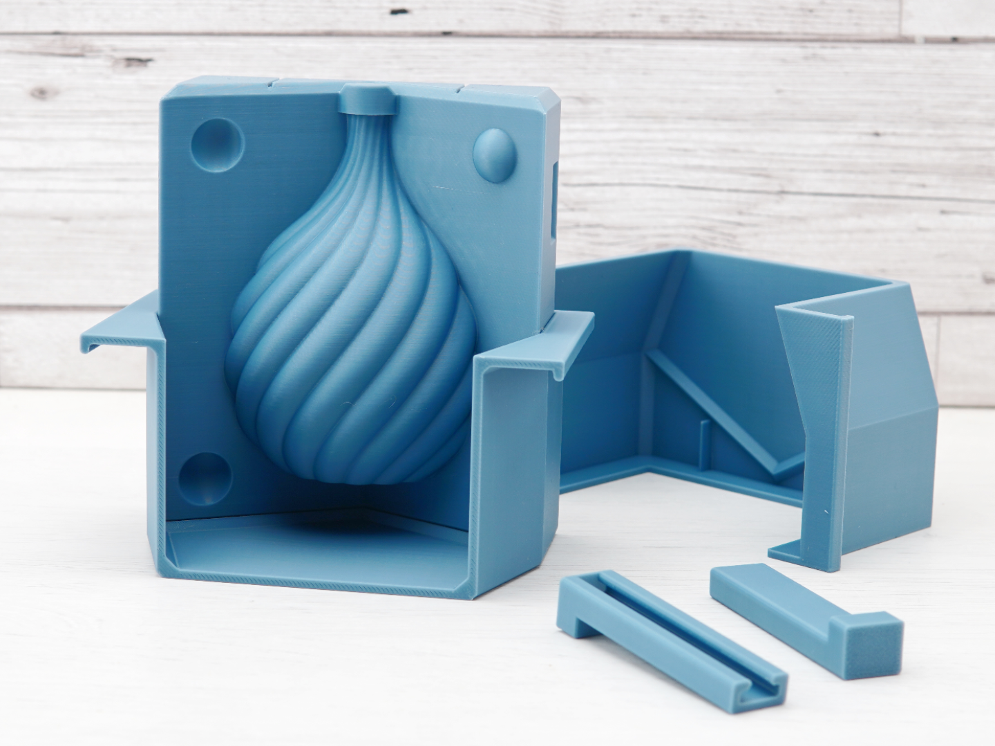 Twist Bud Vase - 3 Part Slipcasting Mould
