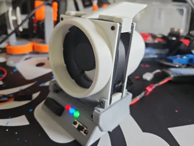 Pivoting Desk Fan Deflector