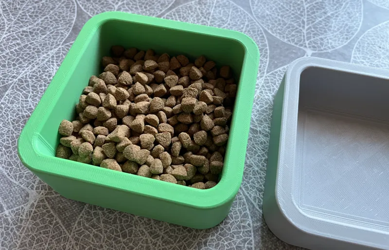 Pet bowl - scalable and holds on the floor