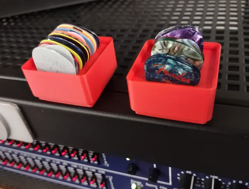 Guitar Pick Holders - Magnetic (fits Gridfinity)
