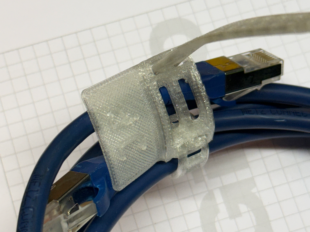 Reusable cable tie with label