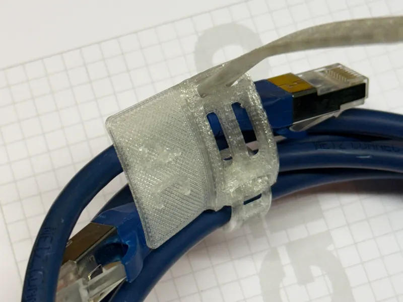 Reusable cable tie with label