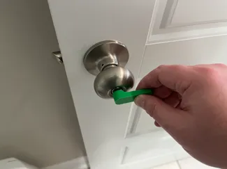 Door key for interior doors safety lock