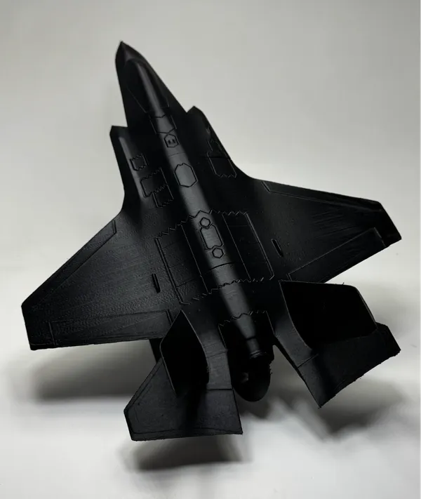 Avion de chasse F-35 avec support amovible