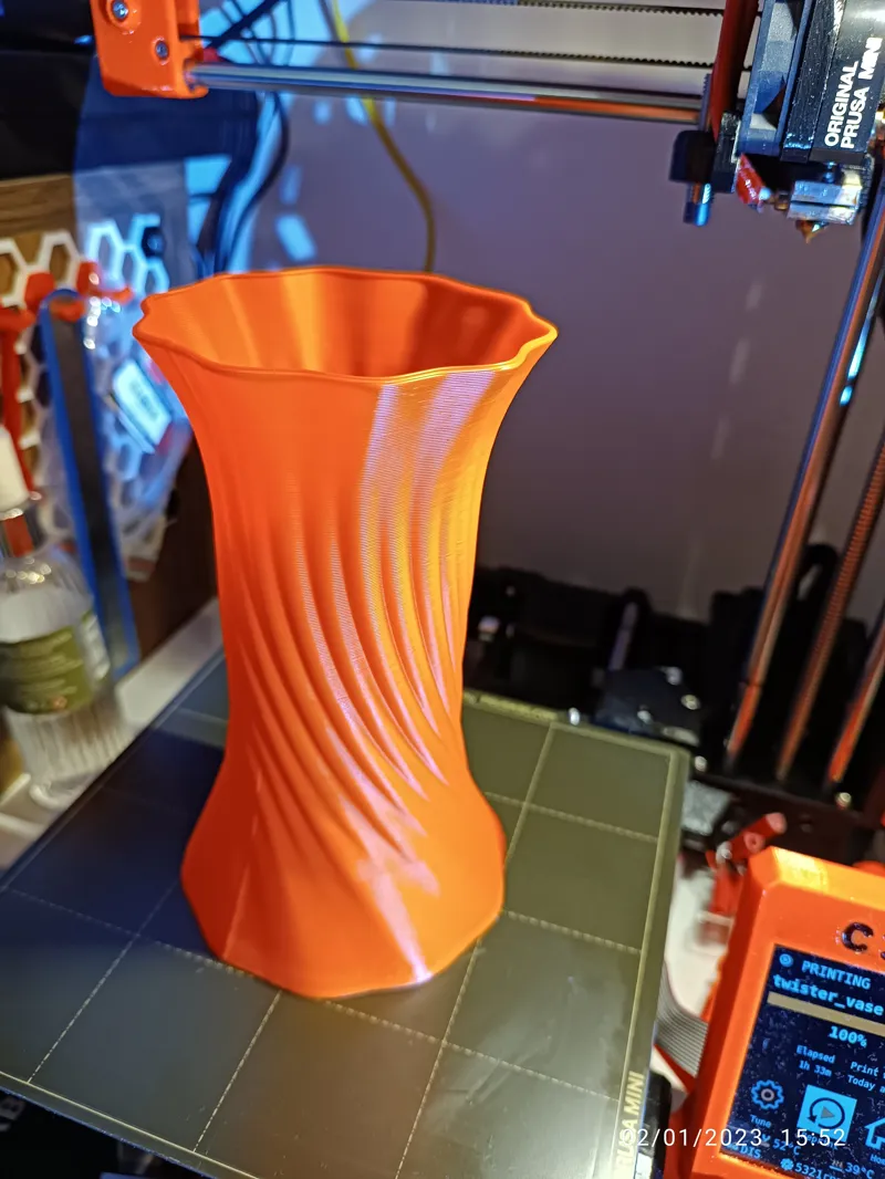 Spiral Vase with smooth waves