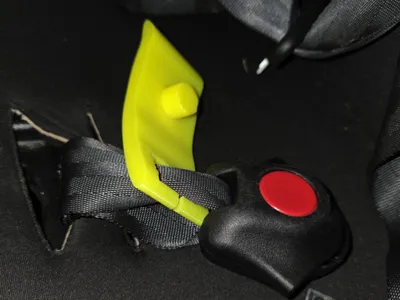 Kids car seat buckle assist device
