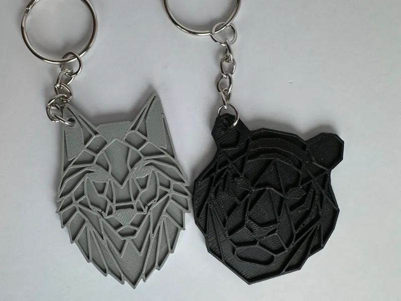 Geometric low-poly Tiger and Wolf keyrings