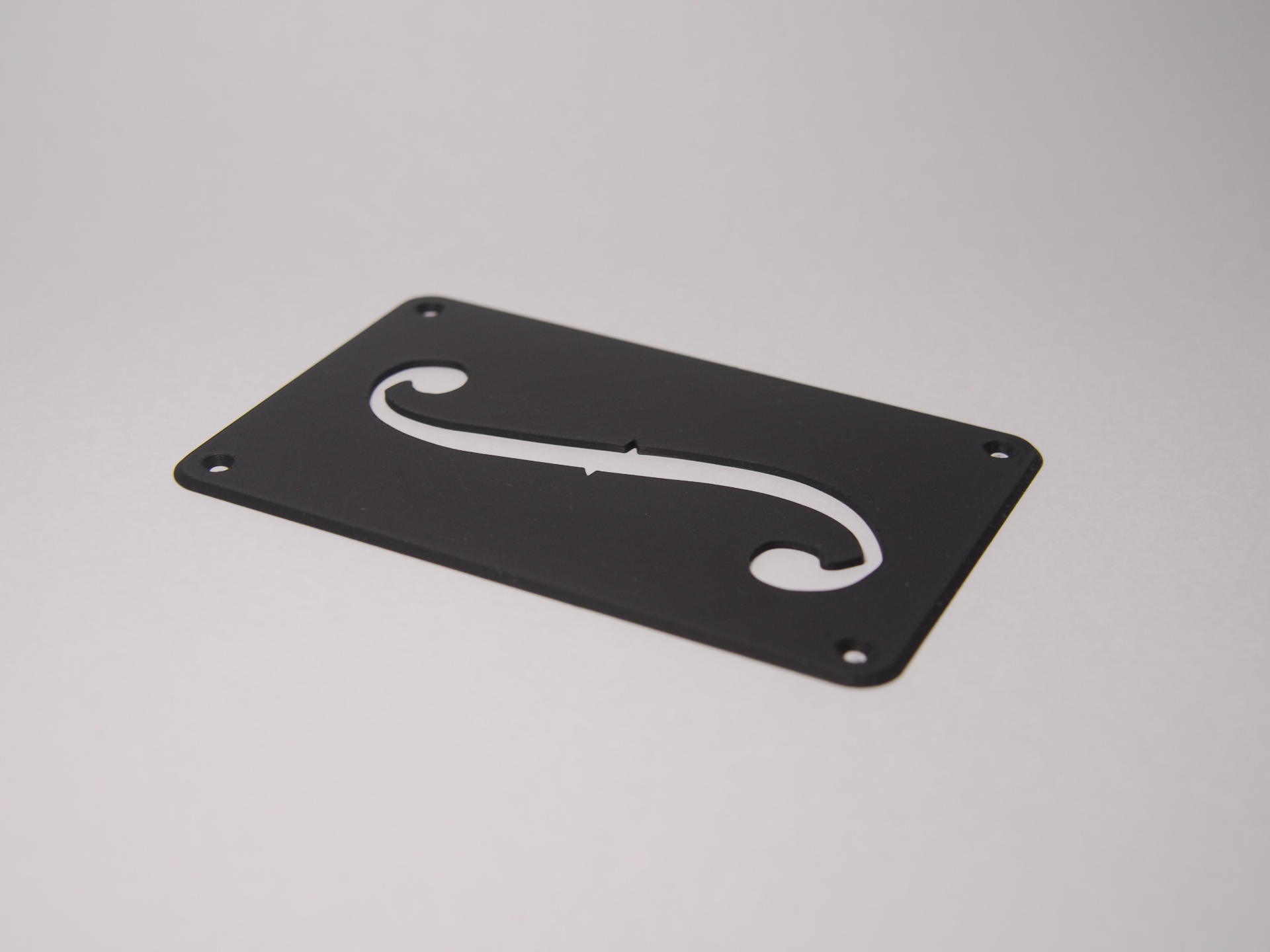 SLEEK STRAT BACKPLATE - VIOLIN F HOLE