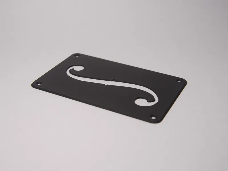 SLEEK STRAT BACKPLATE - VIOLIN F HOLE