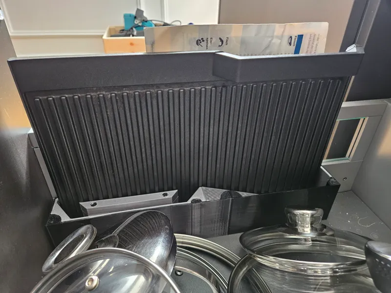 Grill plate holder