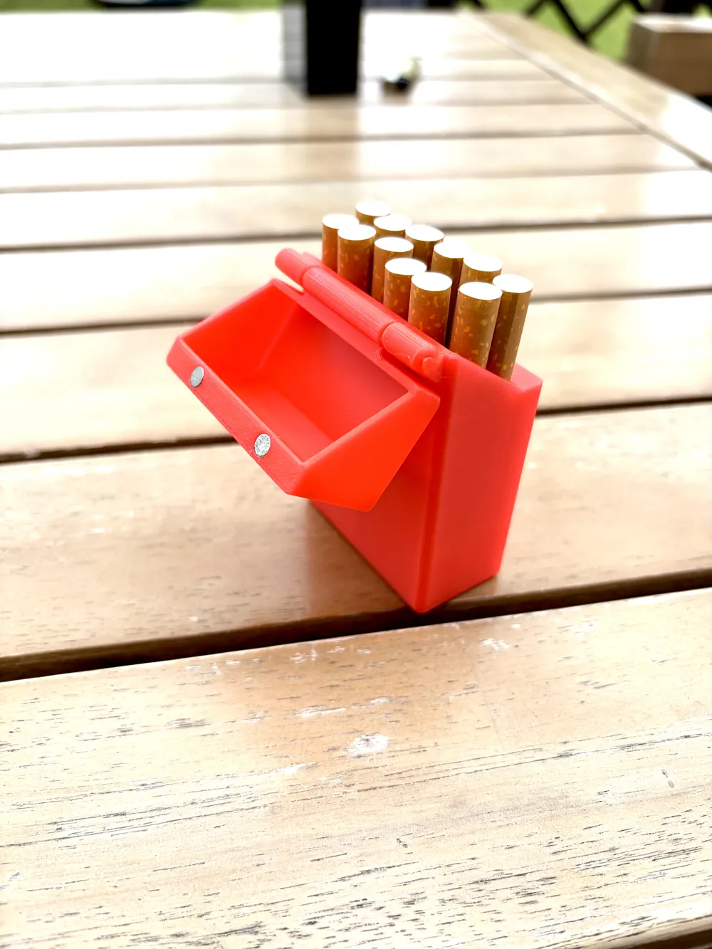 Cigarette box with magnetic closure - Free 3D Print Model - MakerWorld