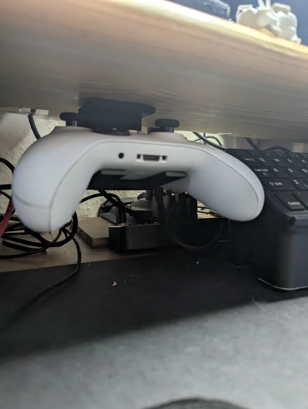 Xbox One X/S controller under-desk hanger - Free 3D Print Model ...