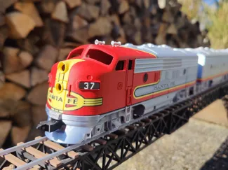 ATSF Warbonnet Locomotive for Dragon Railway
