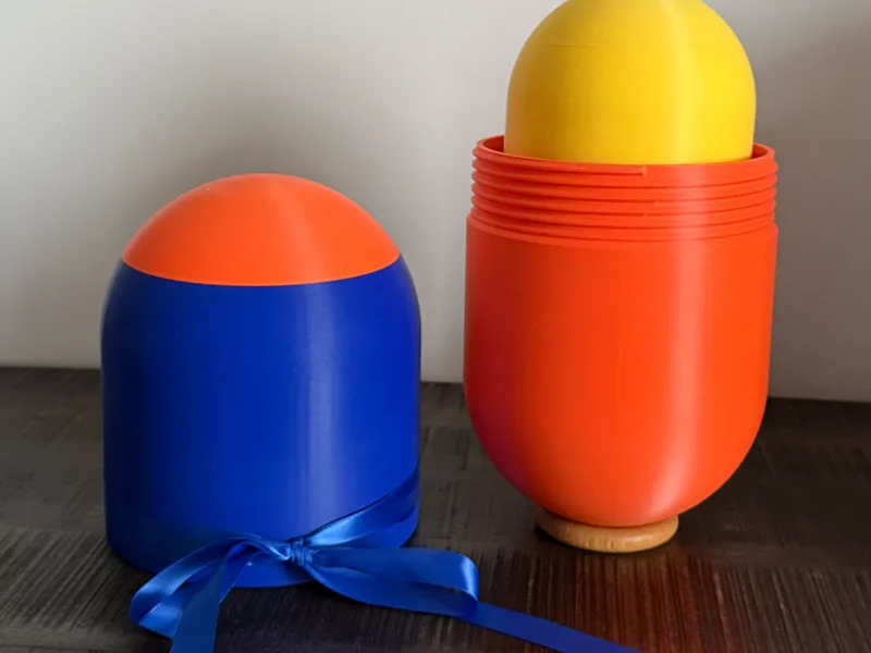 Screwed capsule - gift packaging