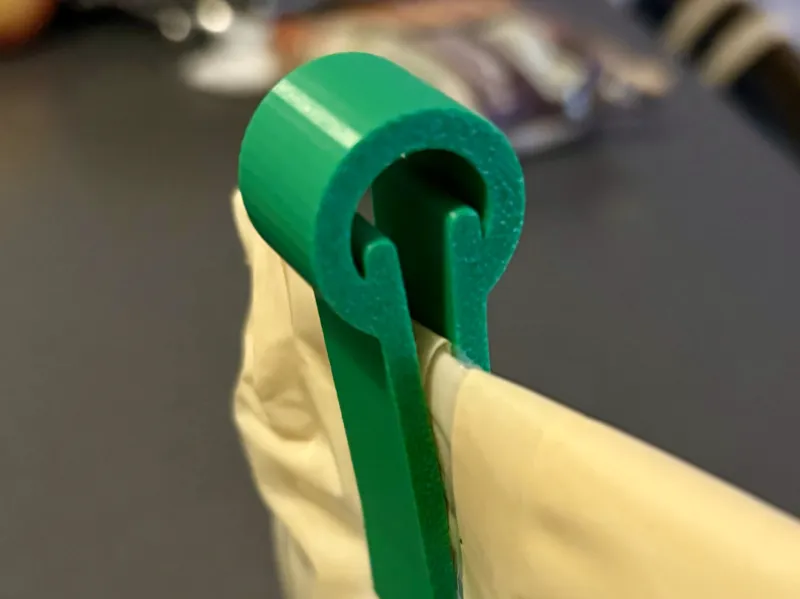 simple universal clip