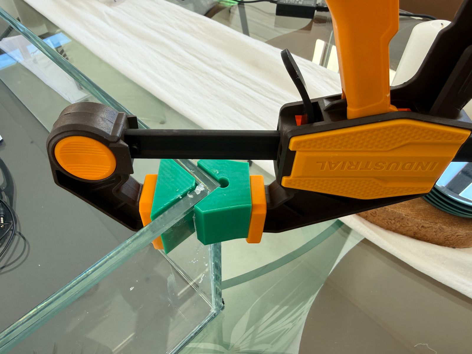 Miniatura 2 do modelo 3D Universal Corner Clamps