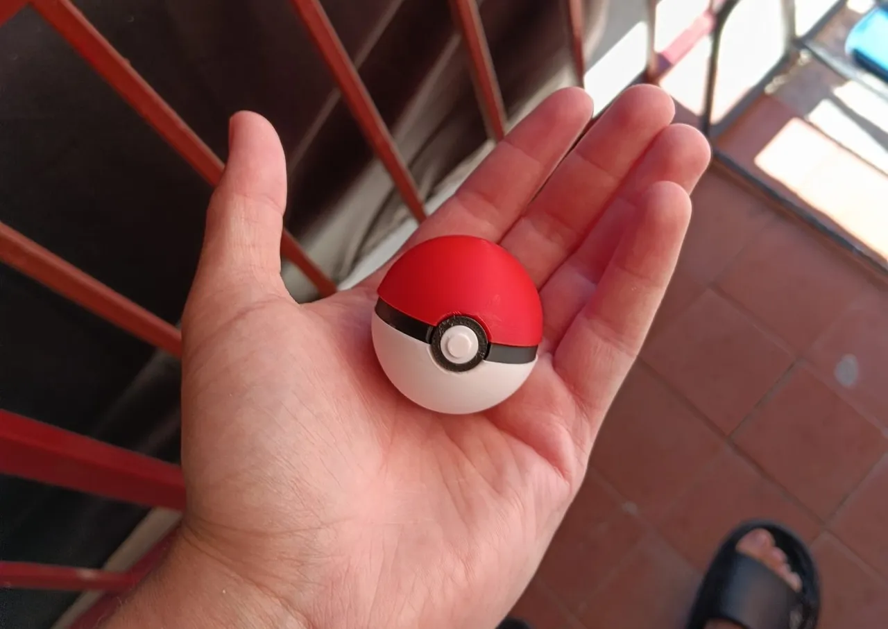 Pokéball 40mm view 2