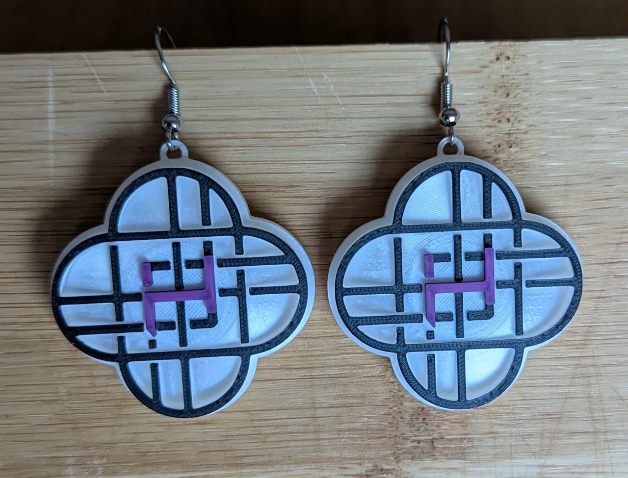 Huntrix earrings with LED - Kpop earrings view 2