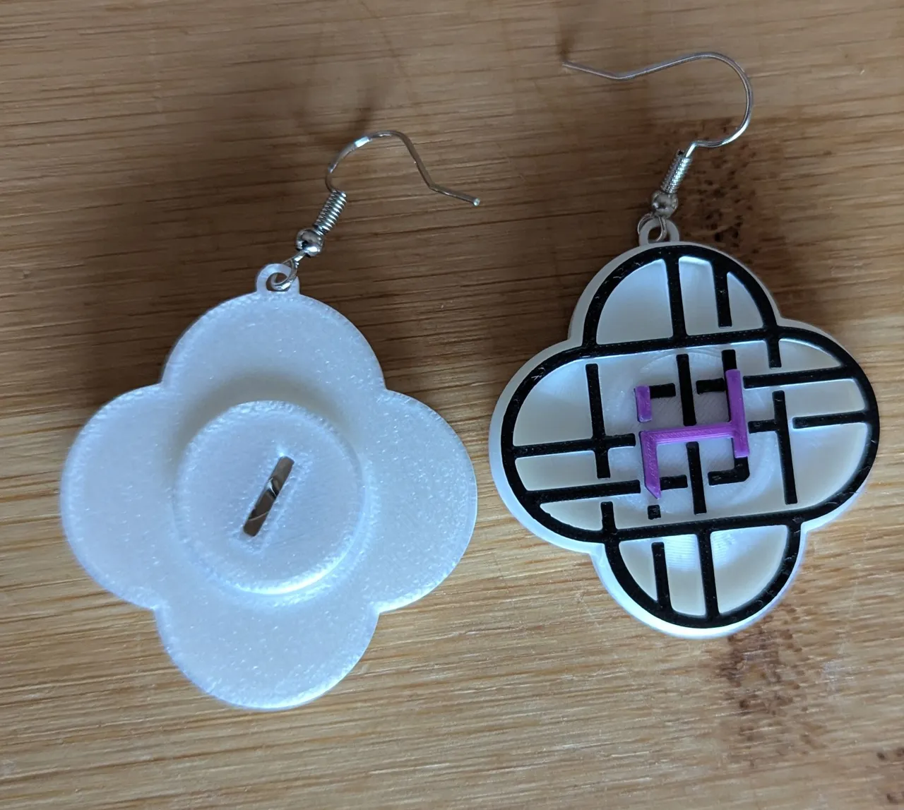 Huntrix earrings with LED - Kpop earrings view 3