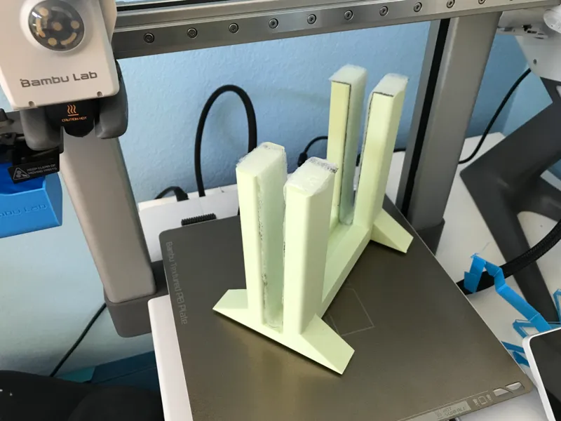 Vertical Computer Stand <0.65 in thick