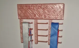 Customizable medal holder