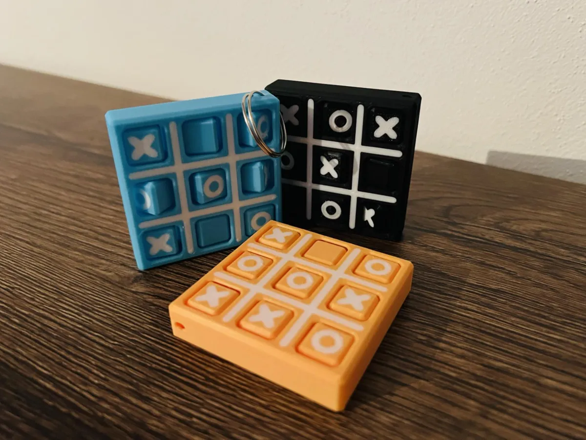 TicTacToe - Small Keychain III by Invexpo MakerWorld: Download Free 3D Models - 3D model önizlemesi