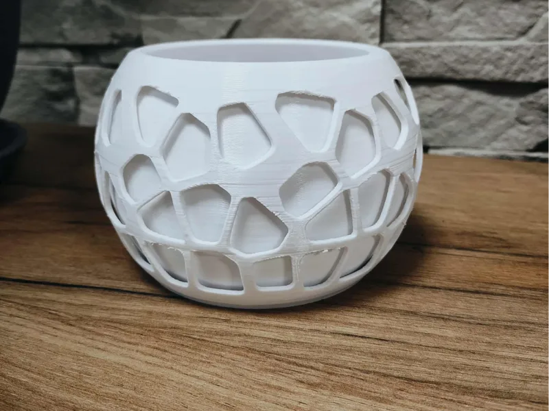 Flowerpot with integrated saucer