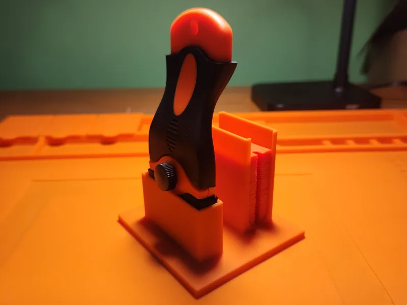 Holder for bed scraper and replaceable blades