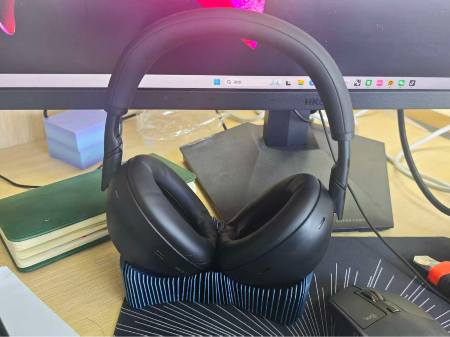 Sony WH-1000XM6 Headphone Stand - Free 3D Print Model - MakerWorld