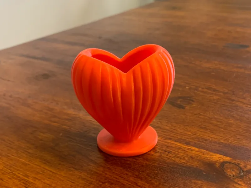 Heart Vase – Vertical Line Design (No Support)