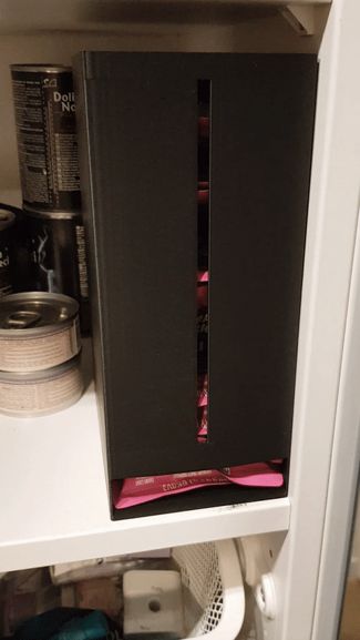 Pet food pouch dispenser