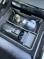 Vide-poche console centrale Tesla Model 3 — photo 5