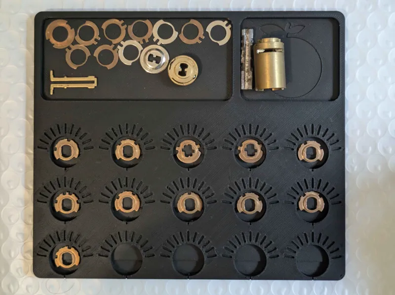 Pinning tray discs detainer clefmentine